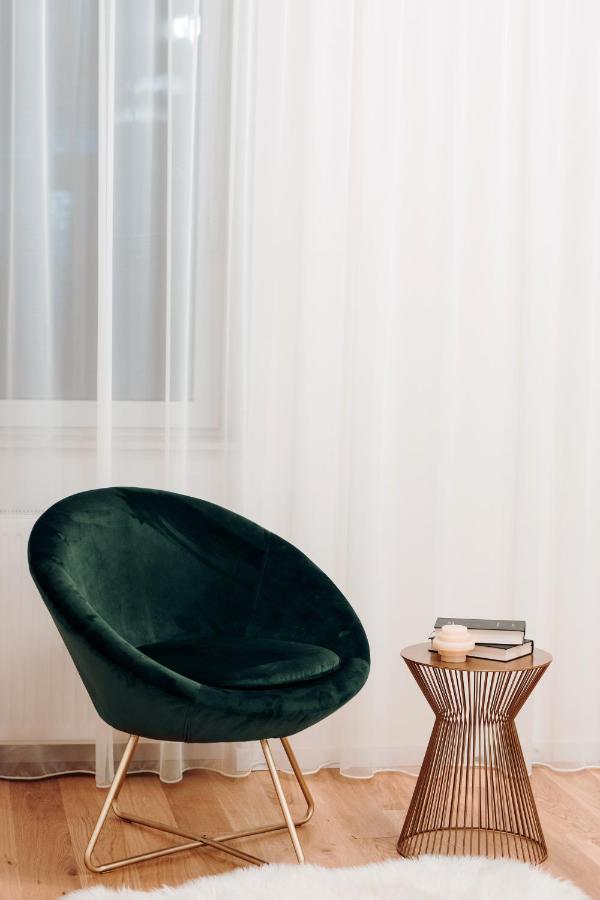 Fabulous And Fancy City Center Designer Apartment Клуж-Напока Екстериор снимка