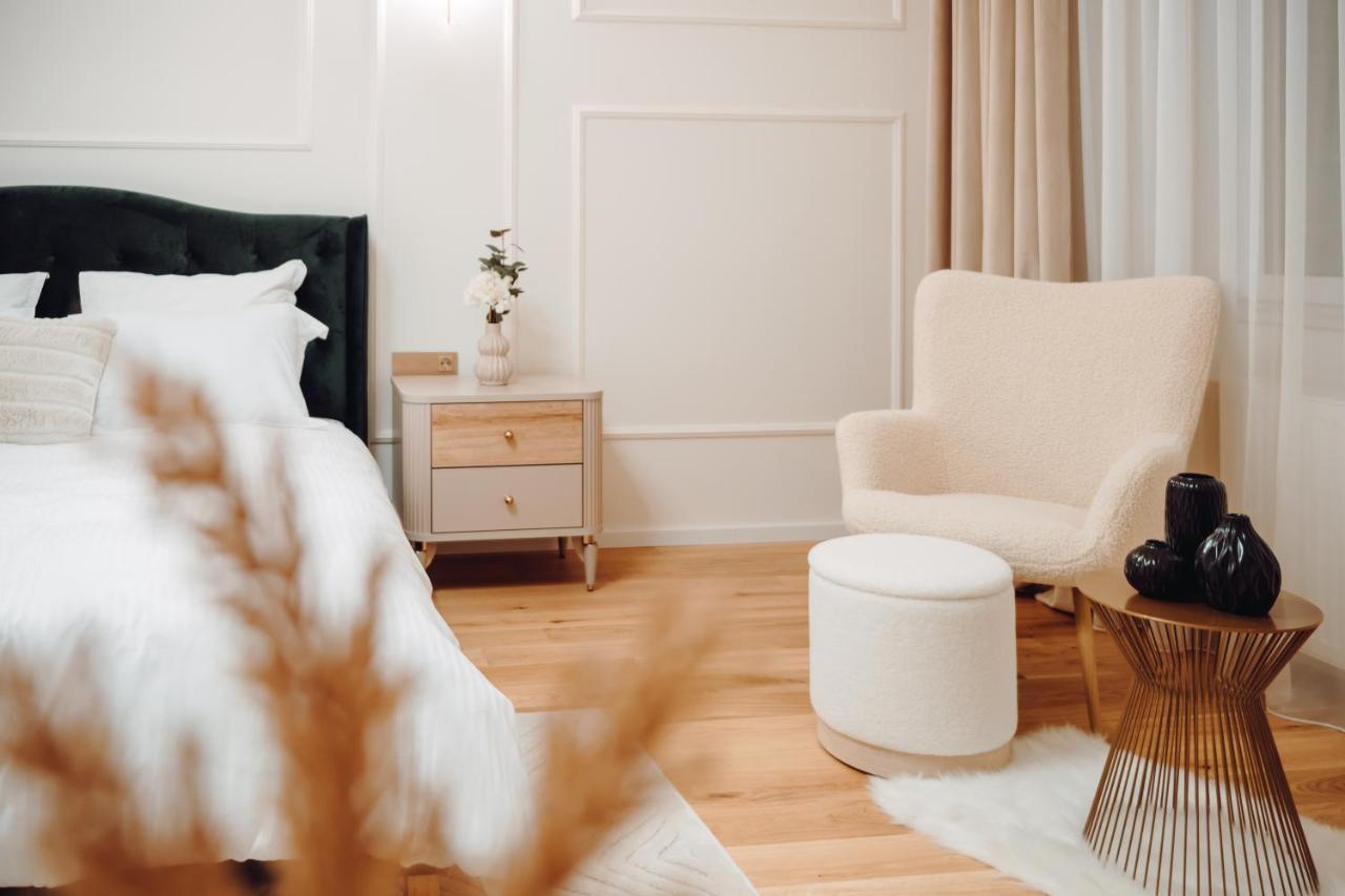 Fabulous And Fancy City Center Designer Apartment Клуж-Напока Екстериор снимка