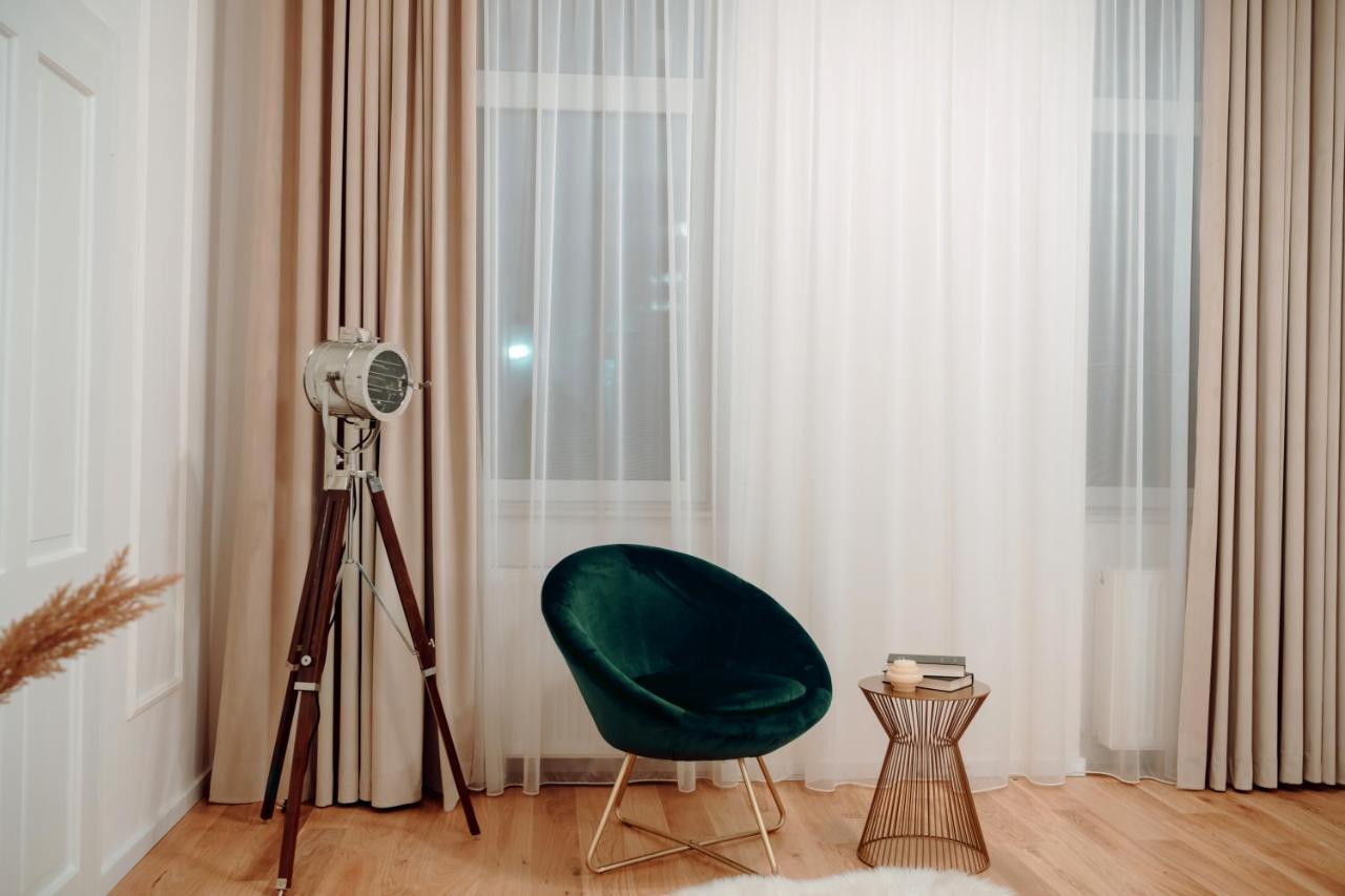 Fabulous And Fancy City Center Designer Apartment Клуж-Напока Екстериор снимка