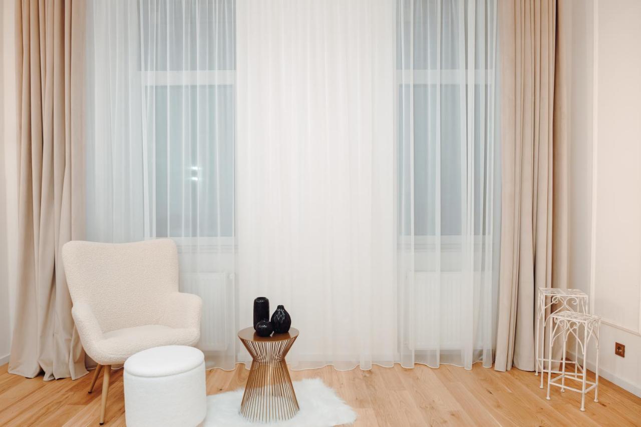 Fabulous And Fancy City Center Designer Apartment Клуж-Напока Екстериор снимка