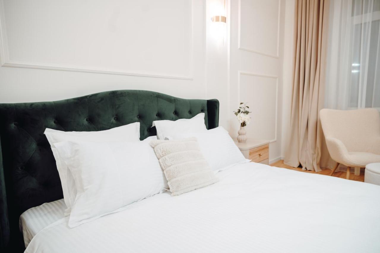 Fabulous And Fancy City Center Designer Apartment Клуж-Напока Екстериор снимка