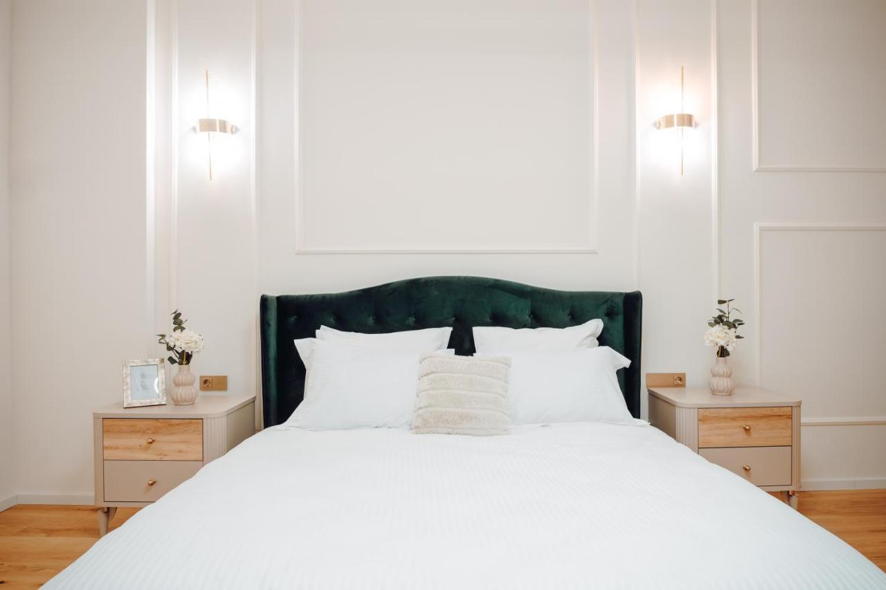 Fabulous And Fancy City Center Designer Apartment Клуж-Напока Екстериор снимка