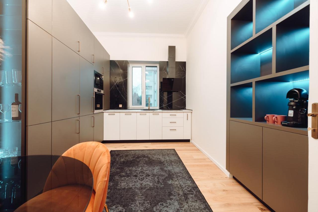 Fabulous And Fancy City Center Designer Apartment Клуж-Напока Екстериор снимка